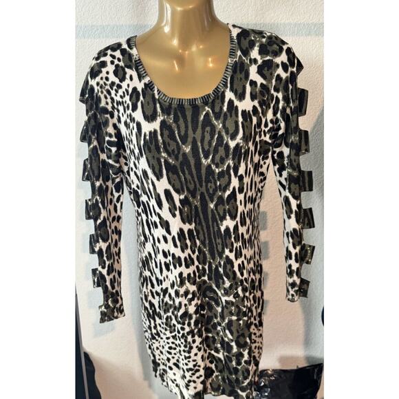 Almost famous sweater dress‎ Animal Print Cutout Sleeve Size Large - Picture 1 of 7
